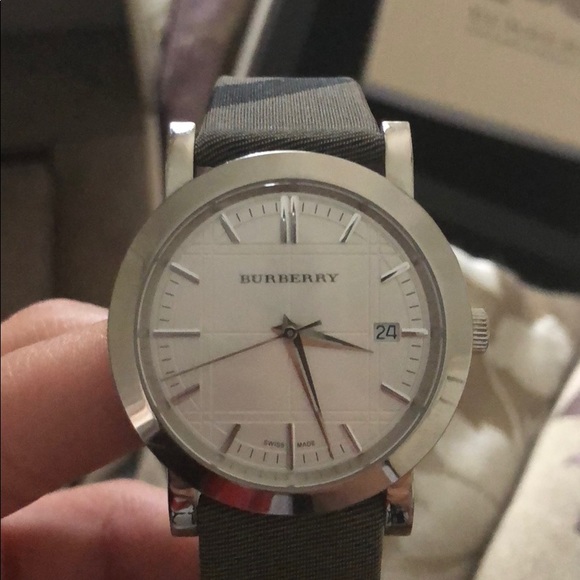 BURBERRY Watch - Picture 5 of 6